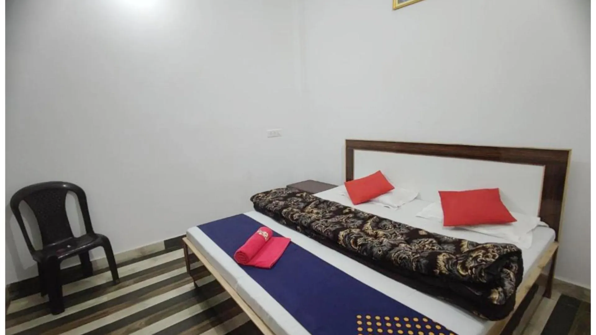 Hotel K-A-S-H-I-N-E-S-T Near Sarnath Buddhist Temple - Offers Air Conditioned Rooms With Wifi Facility - Parking & Room Service - Prime Location - Best Selling In Varanasi