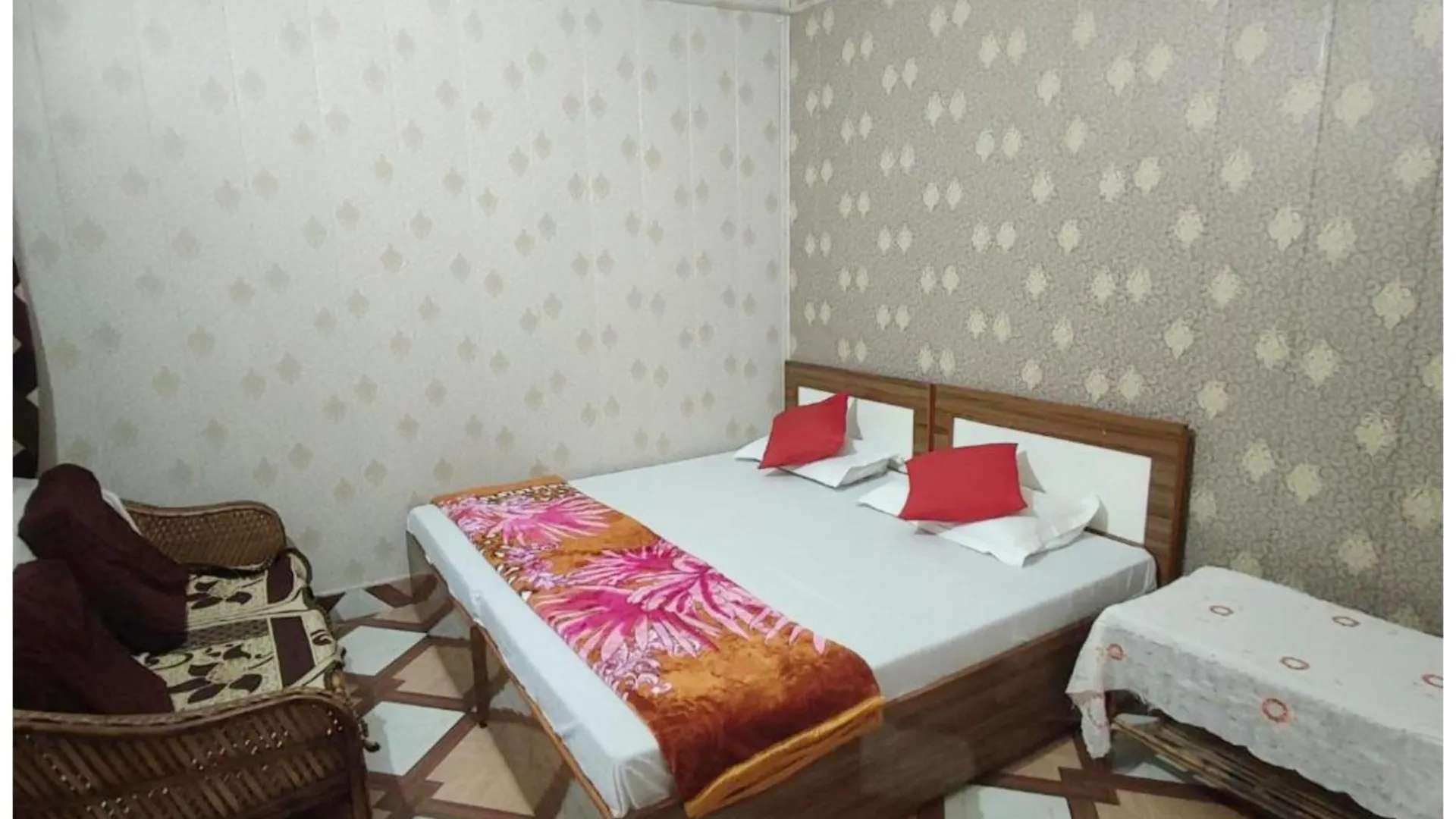 Hotel K-A-S-H-I-N-E-S-T Near Sarnath Buddhist Temple - Offers Air Conditioned Rooms With Wifi Facility - Parking & Room Service - Prime Location - Best Selling In Varanasi
